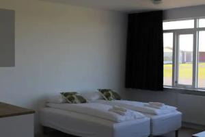 Ocean Beach Apartments, Стоксейри