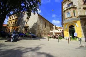 Top Center Rooms & Studio, Пула