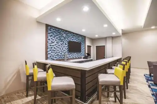La Quinta by Wyndham Northeast - 22