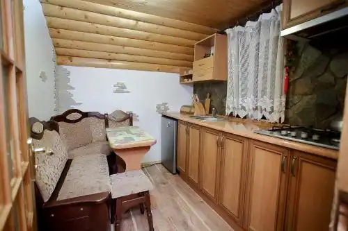 Zatyshna Domivka - 18