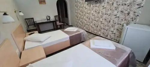 У пруда - 100