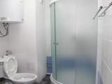 Односпальная кровать в общем номере для мужчин и женщин