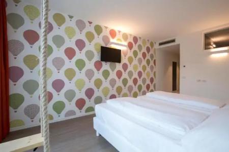 Holiday Iv Gardan - 45