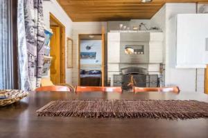 Гостевой дом «Mustalampi 5 satakieli by Interhome», Рука
