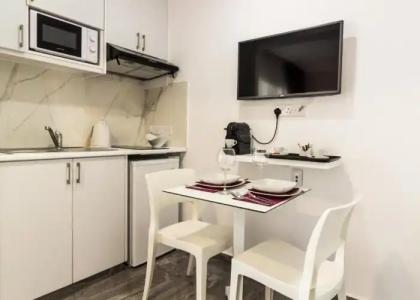 Art & Wine Studios and Apts - 163