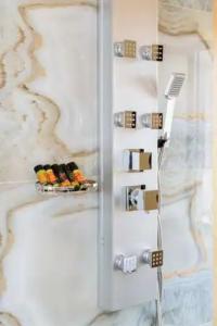 Diamond Luxury Suites - 32