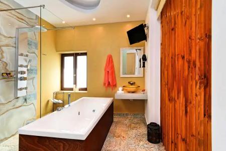 Diamond Luxury Suites - 6