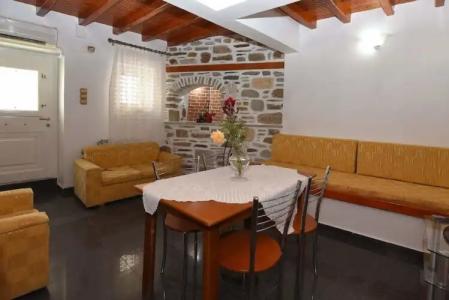 Akadia Syros - 23