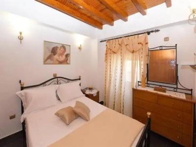 Akadia Syros - 1