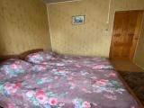 Двухместный номер с 2 отдельными кроватями и общим туалетом