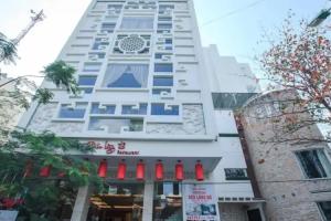 Den Long Do Hotel, Нячанг