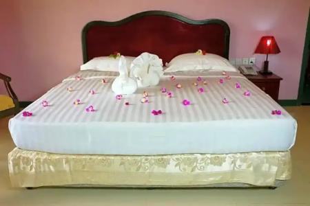 Yangon International - 64