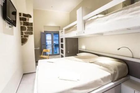 Little Italy Boutique Hostel - 3