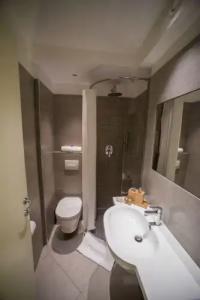 Little Italy Boutique Hostel - 34