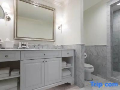 The Charleston Place - 35