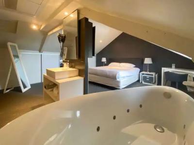 Best Western Le Cheval Blanc -Centre- Vieux Port - 7