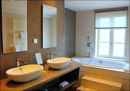 Best Western Le Cheval Blanc -Centre- Vieux Port - 172