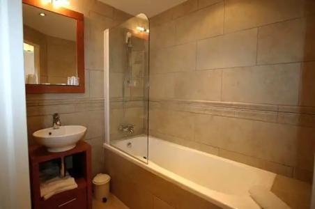 Best Western Le Cheval Blanc -Centre- Vieux Port - 52