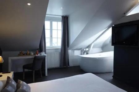 Best Western Le Cheval Blanc -Centre- Vieux Port - 139