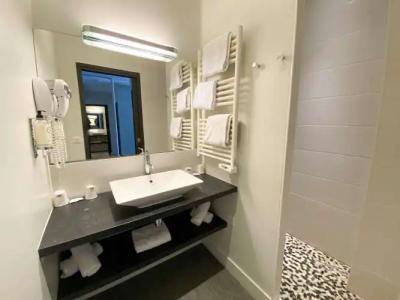 Best Western Le Cheval Blanc -Centre- Vieux Port - 221