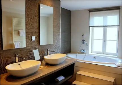 Best Western Le Cheval Blanc -Centre- Vieux Port - 178