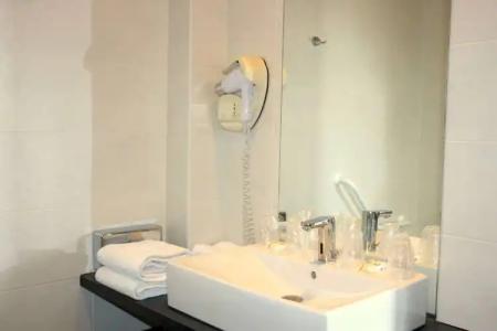 Best Western Le Cheval Blanc -Centre- Vieux Port - 96