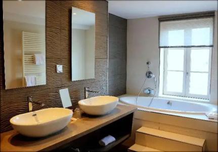 Best Western Le Cheval Blanc -Centre- Vieux Port - 58