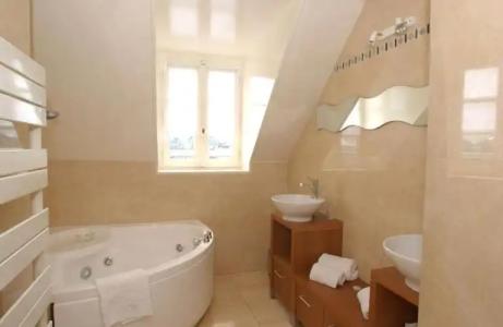 Best Western Le Cheval Blanc -Centre- Vieux Port - 152