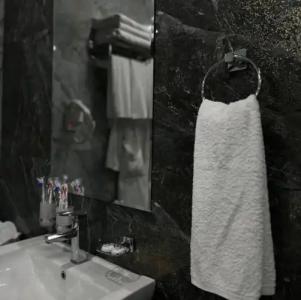 Deluxe - 32