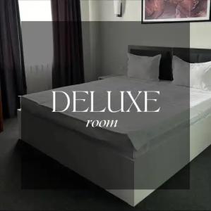 Deluxe - 3