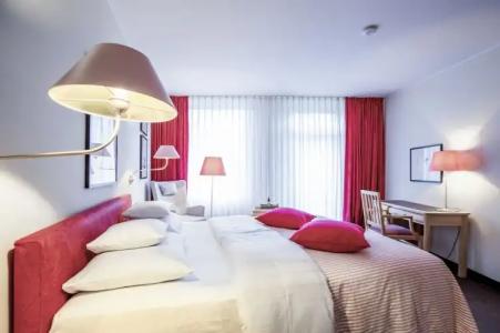 Romantik Landschloss Fasanerie - 44