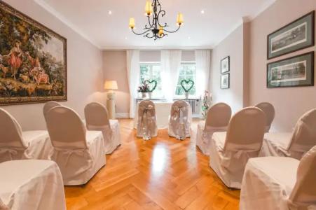 Romantik Landschloss Fasanerie - 15