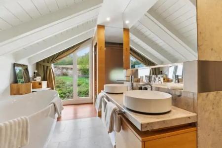 Romantik Landschloss Fasanerie - 64