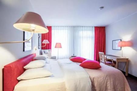 Romantik Landschloss Fasanerie - 41