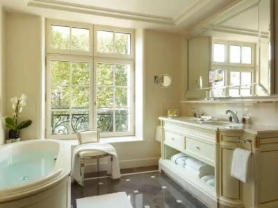 Shangri-La Paris - 13