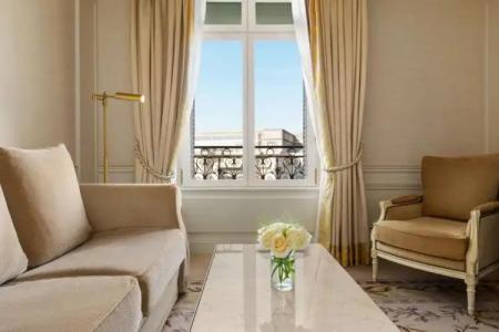 Shangri-La Paris - 55