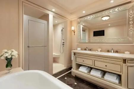 Shangri-La Paris - 90