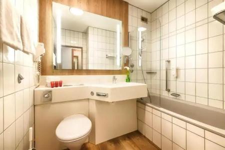 Leonardo Wolfsburg City Center - 31