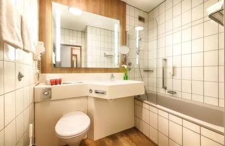 Leonardo Wolfsburg City Center - 15