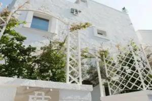 Hotel «Don Ferrante», Монополи