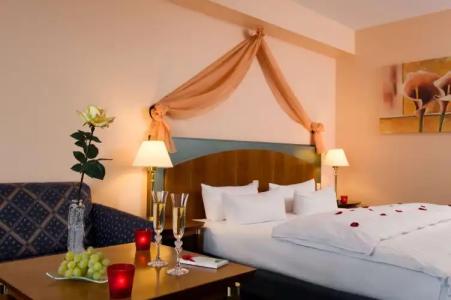 Ramada by Wyndham Weimar - 50