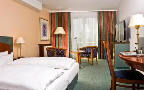 Ramada by Wyndham Weimar - 36