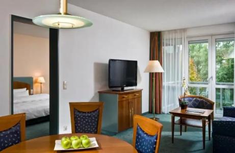 Ramada by Wyndham Weimar - 40