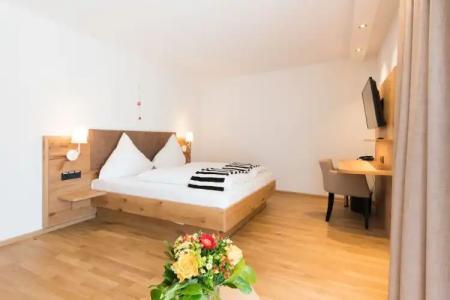 & Gasthaus Löwen - 57