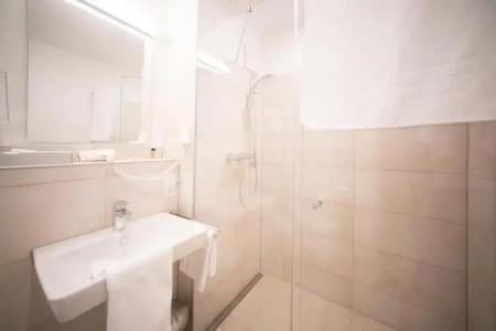 & Gasthaus Löwen - 72