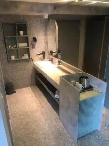 Samira Exclusive & - 105