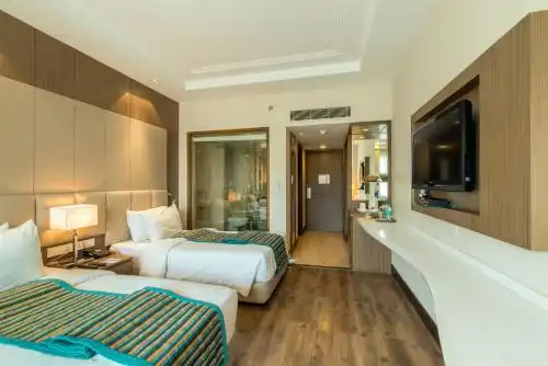 Howard Plaza The Fern, - 95