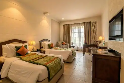 Howard Plaza The Fern, - 98