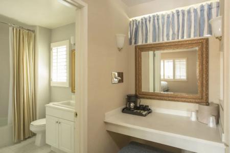 Franciscan Inn & Suites - 8