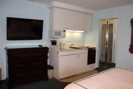 Franciscan Inn & Suites - 11